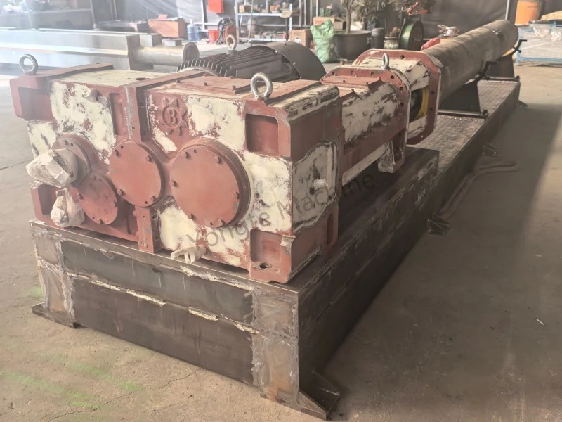 Високоефективен паралелен двушнеков екструдер за рециклиране на отпадъци от пластмасово фолио в производството