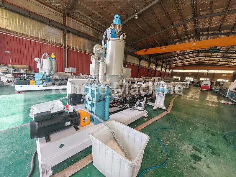 Линията за екструдиране на трислойни тръби Yongte 16-63mm PPR за алжирски клиенти успешно завърши въвеждането в експлоатация и приемането