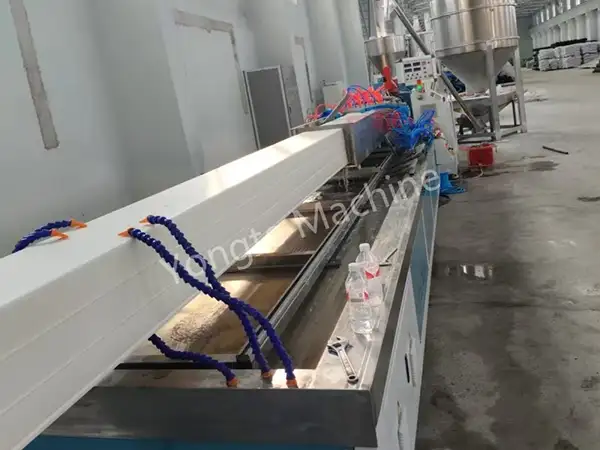 Машина за производство на профили за PVC дъждовни канали в Китай