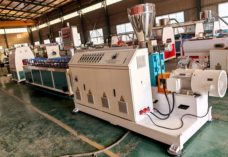 Машина за производство на гумени маркучи